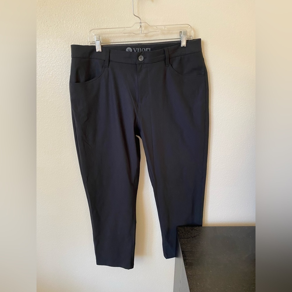 Vuori Men’s Meta Cropped Chino Pants Black Size 38 Athletic Business Casual